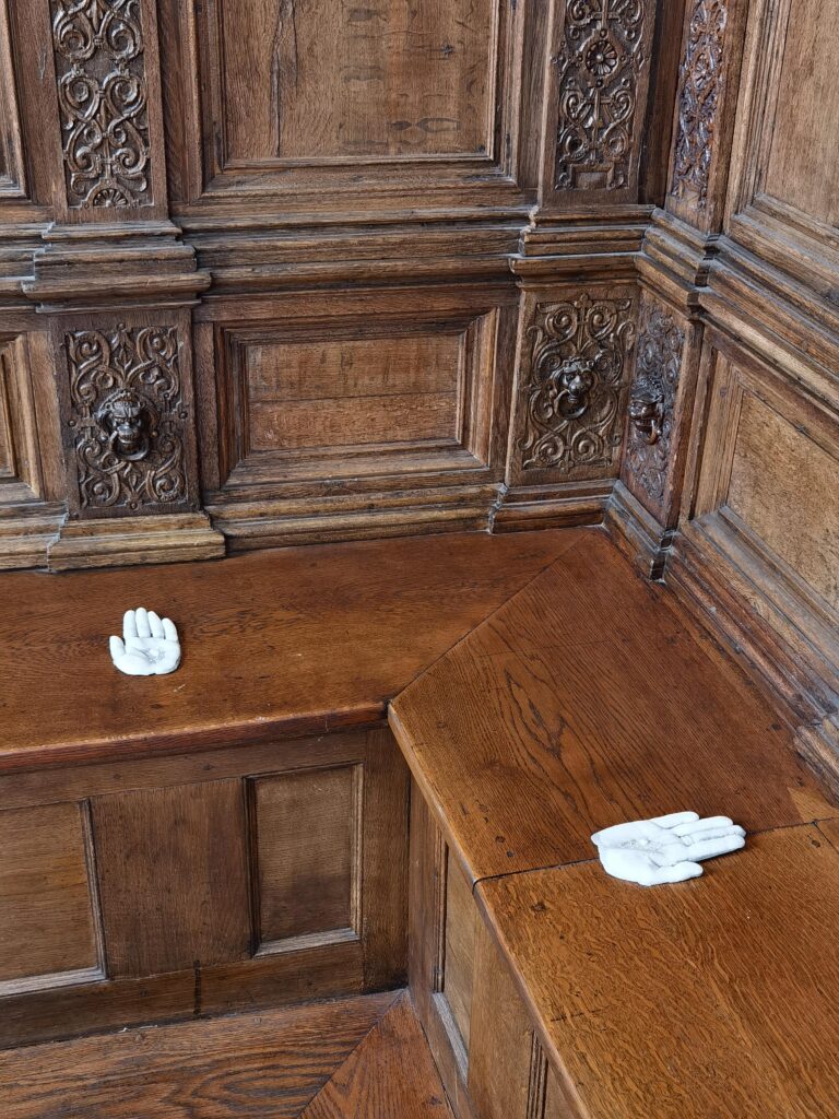 skulpturale Installation von Marie Shirin Parohl